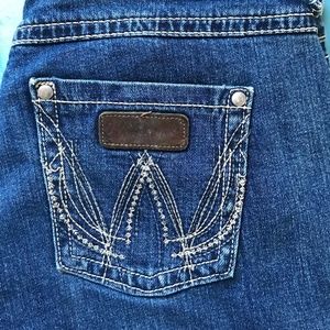 WRANGLER BEAUTIFUL BOOTCUT WESTERN JEANS!!